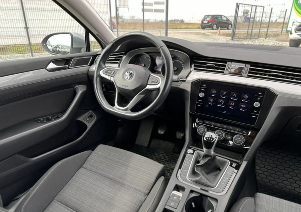 Volkswagen Passat cena 79900 przebieg: 113900, rok produkcji 2019 z Wojkowice małe 466